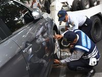 Parkir Sembarangan, Mobil Diderek Petugas Dishub