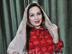 Farhat Gugat Gono-gini, Nia Daniati Tetap Happy