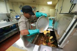 Warga Singapura Kini Mulai Khawatir akan Bertambahnya Jumlah Limbah Makanan