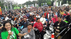 Ribuan Orang Daftar Jadi Ojek GrabBike di Senayan