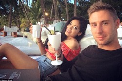 Berkat Menulis Blog, Pria Ini Keliling Dunia & Gaet Pacar Cantik