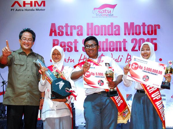 Pemberian Penghargaan Astra Honda Motor Best Student