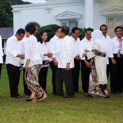 Reshuffle di Saat IHSG dan Rupiah Anjlok, Tepatkah?