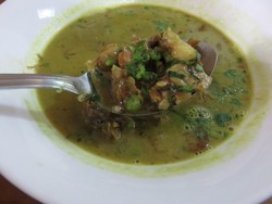 Soto Ahri: Citarasa Gurih yang Klasik dari Soto Daging Sapi Muda Khas Garut