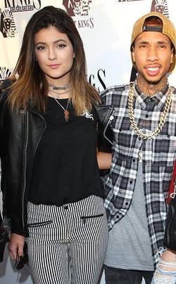 Kylie Jenner Minta Restu Menikah dengan Rapper, Caitlyn Jenner Menangis