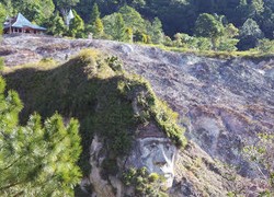 Bukit Berukir Wajah di Sulawesi Utara yang Mirip di Amerika