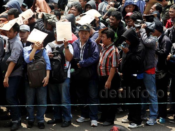 Ribuan Orang Daftar Jadi Go-Jek di Senayan