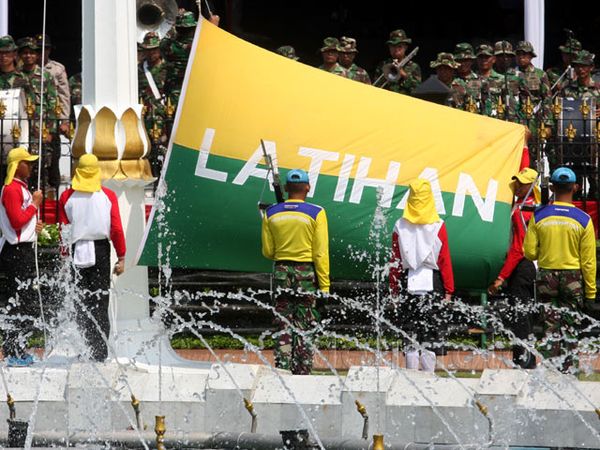 Paskibraka Latihan Pengibaran Bendera Merah Putih