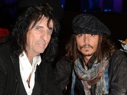 Supergrup Alice Cooper dan Johnny Depp Siap Manggung di Amerika Serikat