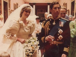 Foto-foto Kemesraan Pangeran Charles-Diana Akan Dilelang