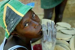 Harga Makanan Makin Mahal, Penduduk Haiti Hanya Mampu Makan Kue dari Lumpur