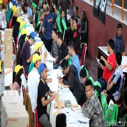 Demi Sekolahkan Adik, Lulusan Sarjana Hukum Ikut Daftar Go-Jek