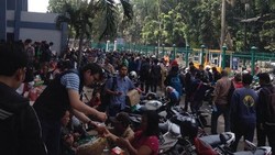 Ojek Pangkalan Merapat ke Senayan Serbu Go-Jek