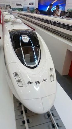 Ini Penampakan Kereta Cepat 350 Km/Jam China di Senayan City