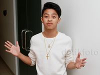 Gaya Bastian Steel Bergelang Emas dan Batu Akik