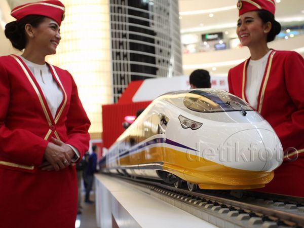 China Pamer Kereta Cepat di Sency