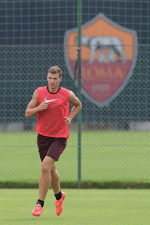 Pjanic Mantapkan Langkah Dzeko ke Roma