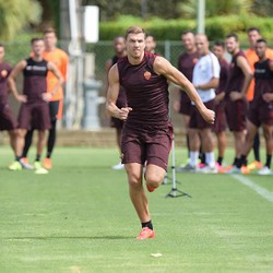 Dzeko Siap Antar Roma Raih Target Besar