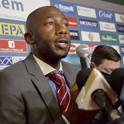 Pelatih Kosta Rika Mengundurkan Diri Usai Berkelahi di Tribun