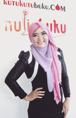 Terjun ke Dunia IT, Wanita Ini Sukses Buat Toko Buku Online