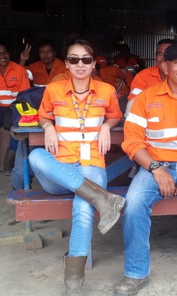 Cerita Raras, Pekerja Tambang yang Jadi Minoritas di Antara Ribuan Pria