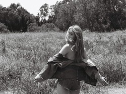 Di Foto Hitam-Putih untuk Album A+ Ini, HyunA 4Minute Tetap Seksi