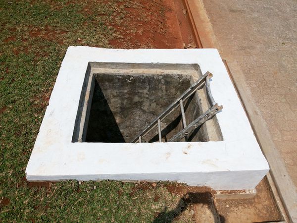 Sensasi Masuk Bunker Rahasia di Jakarta