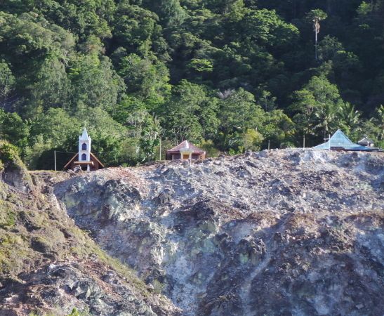 Indahnya Rumah Ibadah Berdampingan di Bukit Kasih