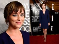 Gaya Simpel nan Elegan ala Dakota Johnson