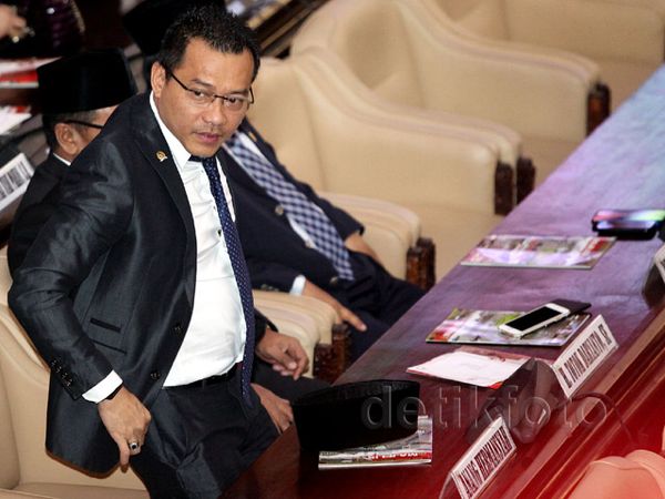 Begini Gaya Para Selebritis Penghuni DPR