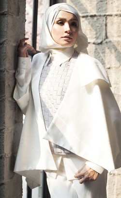 Soraya Larasati Putuskan Berhijab Setelah Kesulitan Jalani Persalinan