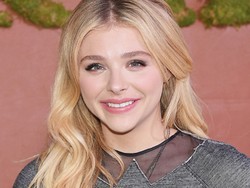 Chloe Grace Moretz Pimpin Kelompok Mahasiswi di Neighbors 2