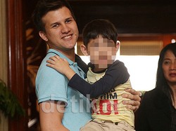 Dikasari Stuart, Anak Risty Tagor Trauma