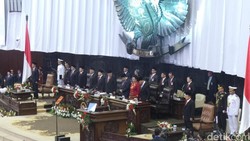 Di Depan DPD, Jokowi Janji Bangun Tol dan Kereta di Jawa Hingga Papua