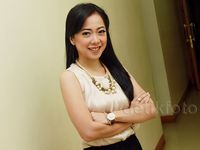 Karina Salim Cantik Tampil Chic