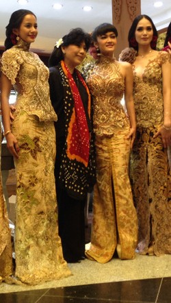 Foto: Cantiknya Julia Perez Dalam Balutan Kebaya Rancangan Anne Avantie