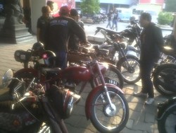 Rayakan HUT ke-70 RI, Ribuan Motor Kuno Kumpul di Yogya
