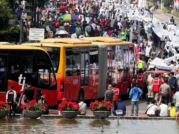 Ada Parade Tauhid, Puluhan Bus TransJakarta Tertahan