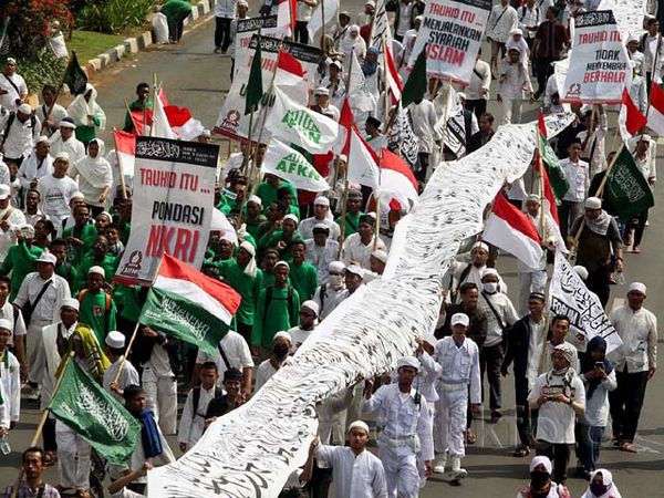 Ratusan Ribu Peserta Parade Tauhid Putihkan Jakarta