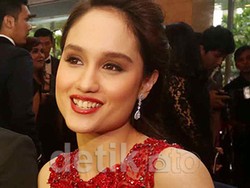 Cinta Laura Bangun Sekolah Gratis