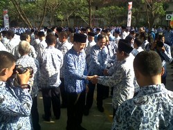 Anak Baru di Kemendag, Tom Lembong Langsung Pimpin Upacara HUT ke-70 RI