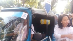 Rayakan HUT ke-70 RI, Rini Soemarno Coba Bajaj Gratis di Monas