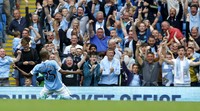 Fernandinho merayakan gol yang dibuatnya di menit ke-85. Carl Recine/Reuters/detikFoto.