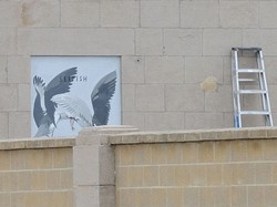 Bansky Serbu Taman Bermain di Inggris