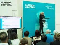 Puisi Terpanjang di Dunia Dibacakan Selama 15 Jam di London