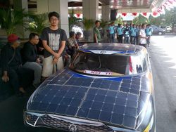 Bagaimana Sensasi Menjajal Mobil Matahari? Bagaimana Sensasi Menjajal Mobil Matahari?