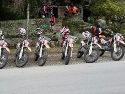 Menjelajah Gua-gua Tempat Bersemayam Putri Pukes