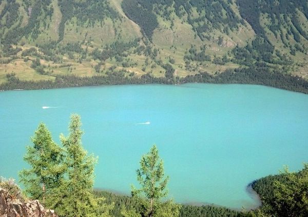 Legenda Monster Danau di Pedalaman China
