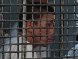 Tiba di Pengadilan Negeri, Mucikari Robbi Abbas Disoraki