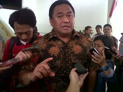 Rachmat Gobel Pamitan ke Pedagang Pasar Induk Kramat Jati